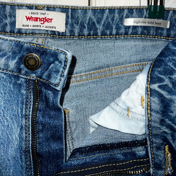 Wrangler - Picture 4 of 4